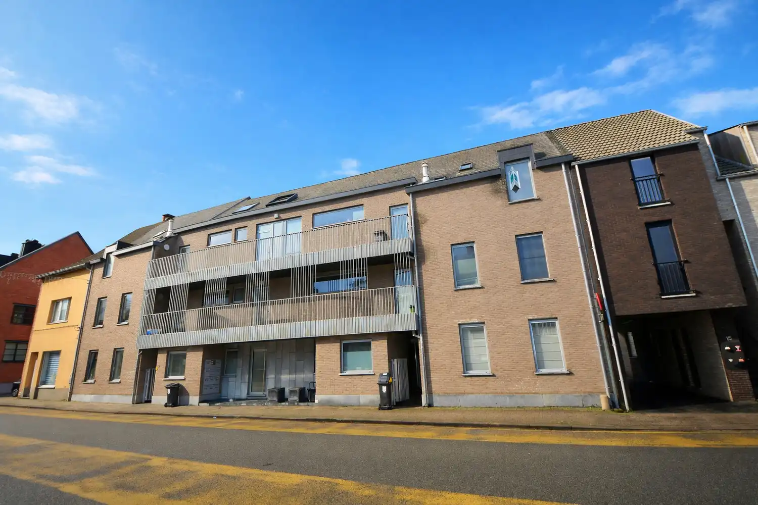 RUIM APPARTEMENT MET 2 SLK, TERRAS EN PARKING! foto {{pictureIndex}}