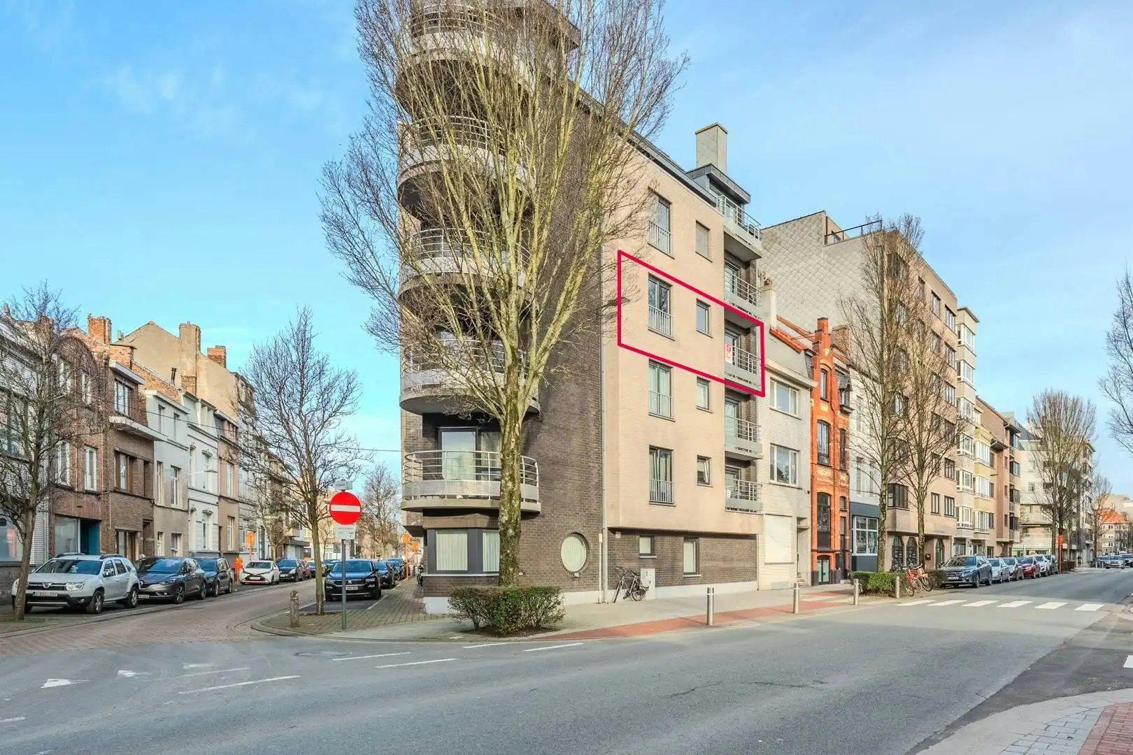 Instapklaar appartement te koop nabij centrum Oostende foto {{pictureIndex}}