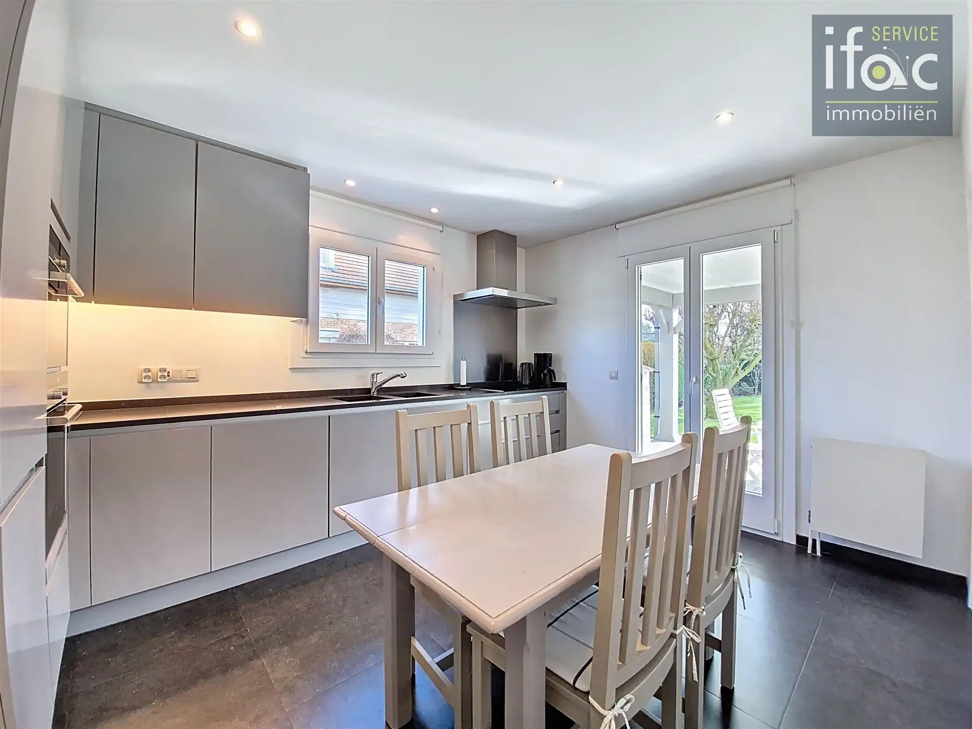 Centraal en rustig gelegen zuid gerichte villa op 11a16ca  foto 10