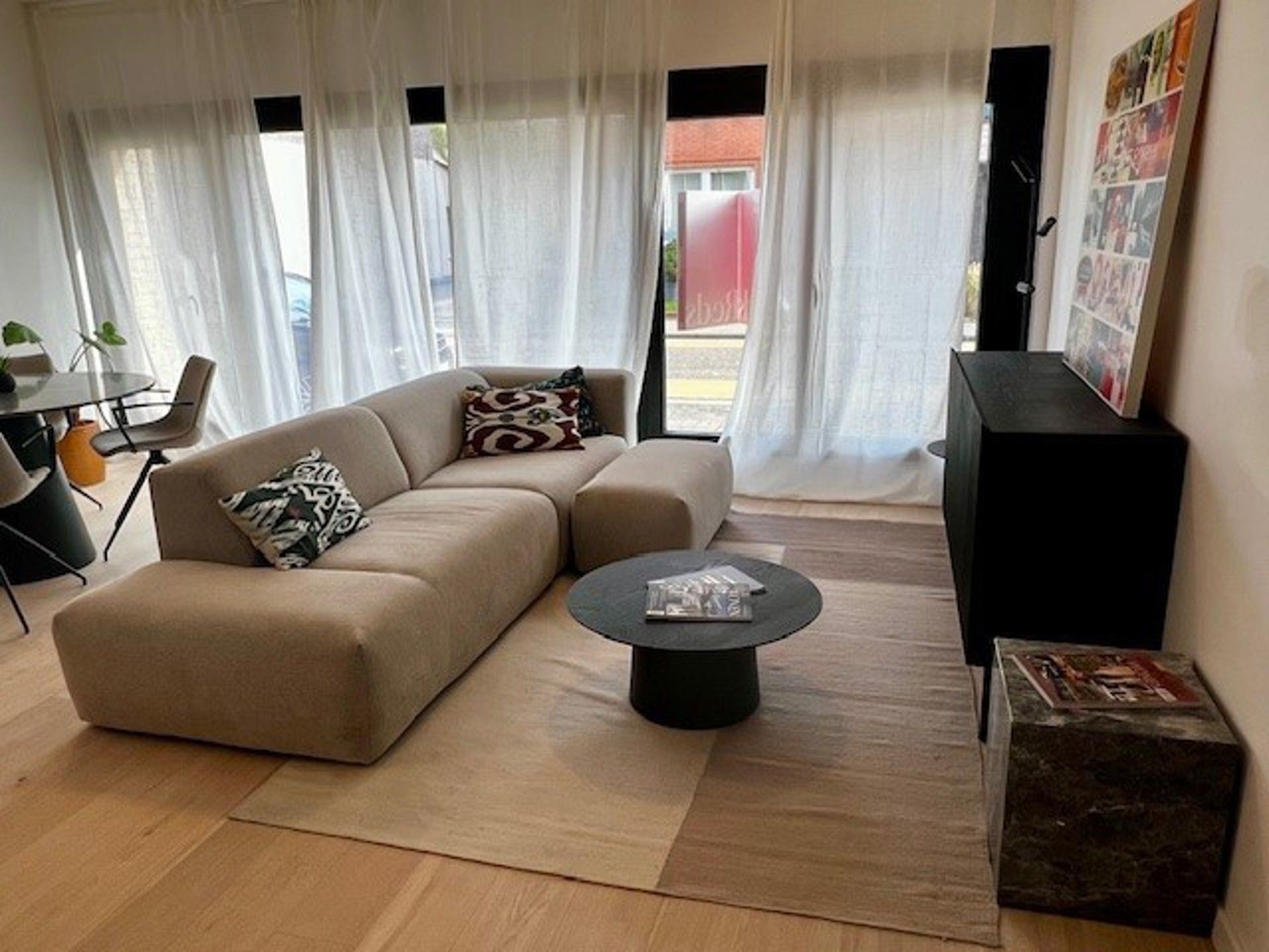 Gerenoveerd 3 slpk app + aparte bureau met tuin en garagebox foto 3
