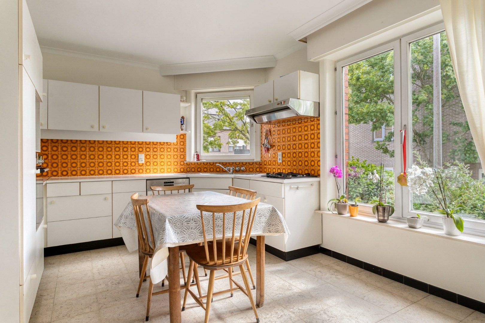 Mooi, uiterst lichtrijk appartement in het hart van Wevelgem! foto 9