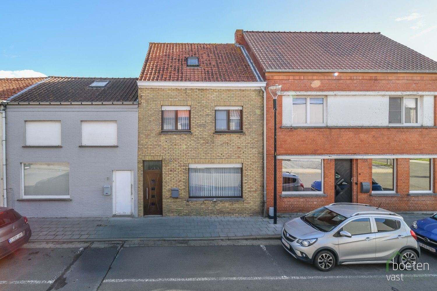 Alveringem: Interessante dorpswoning met redelijk comfort, 3 slaapkamers, tuin en uitweg met garage achteraan op 428m² grondopp. foto 25