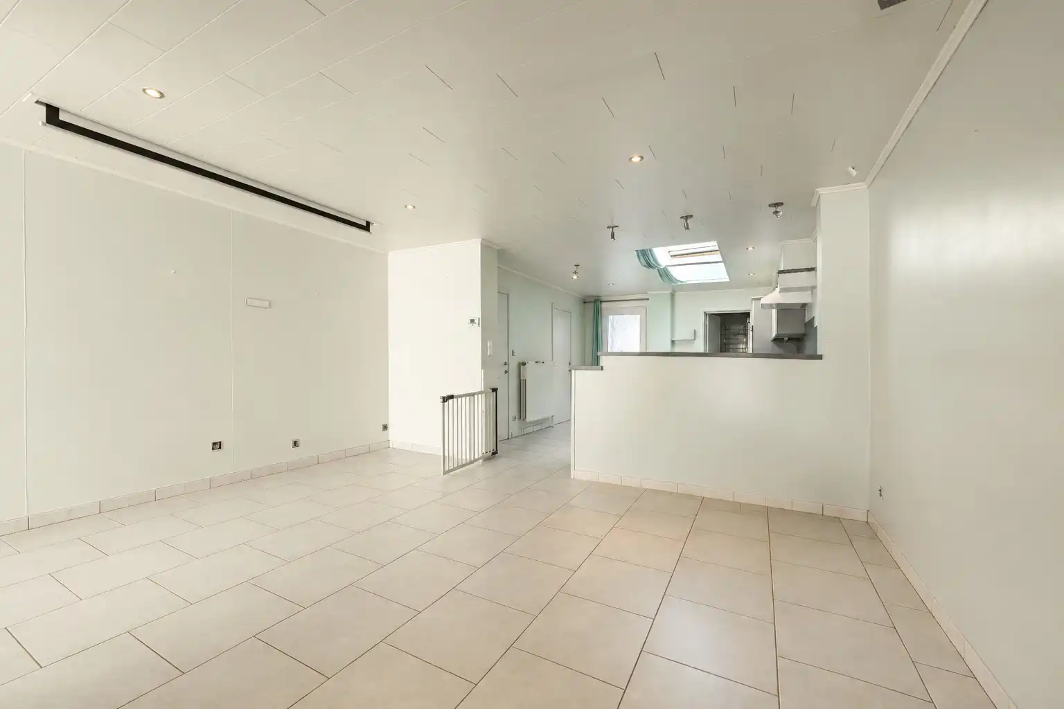 INSTAPKLARE WONING MET 3 SLAAPKAMERS OP CENTRALE LOCATIE TE ROESELARE foto 3