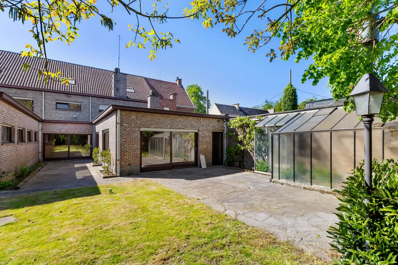 Ruime gezinswoning met 6 slaapkamers foto 10