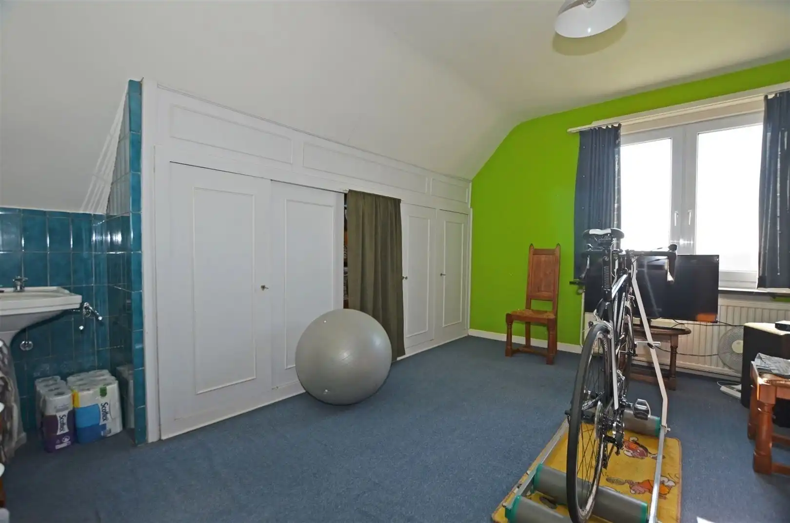 Villa + voorgelegen bouwgrond in residentiële straat  foto 18