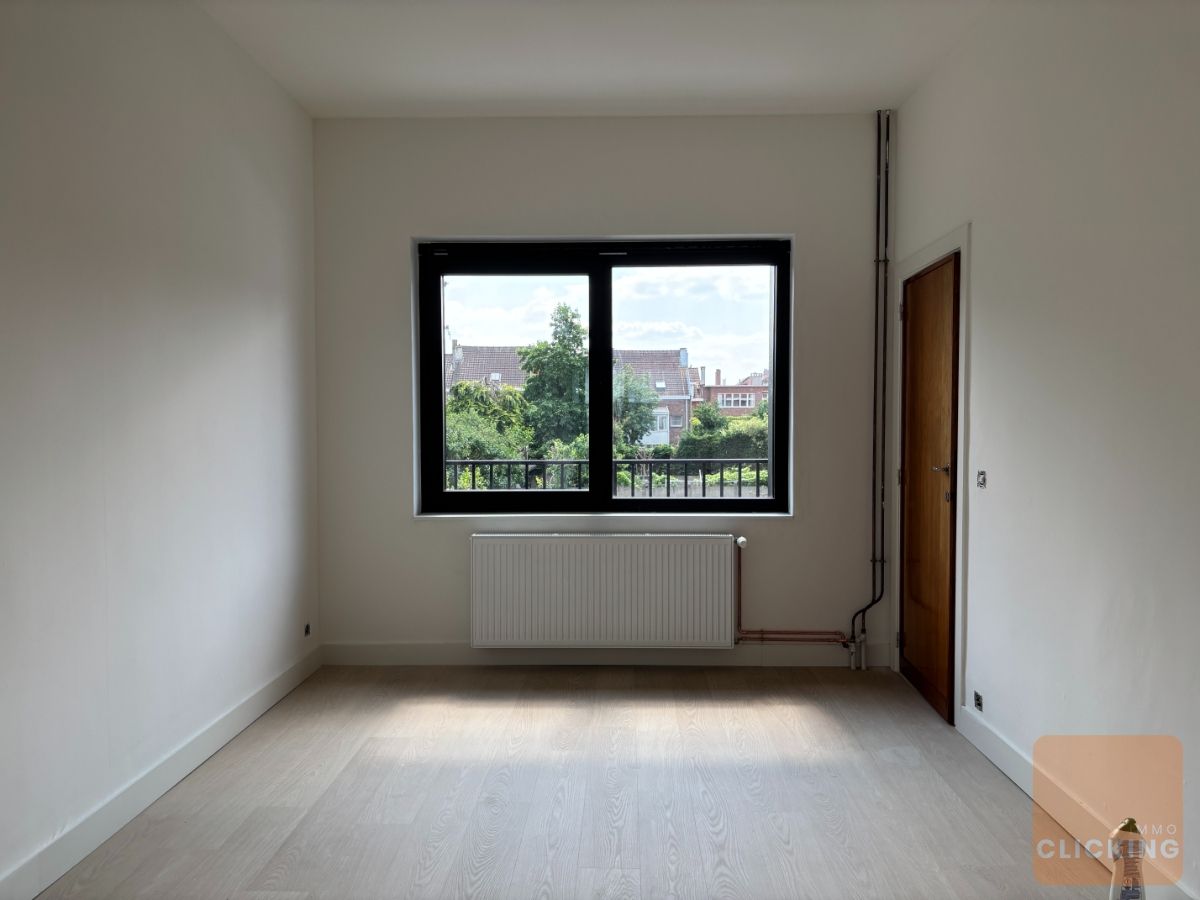 Totaal gerenoveerde woning 3 slaapkamers, parking en zonnige tuin foto 10