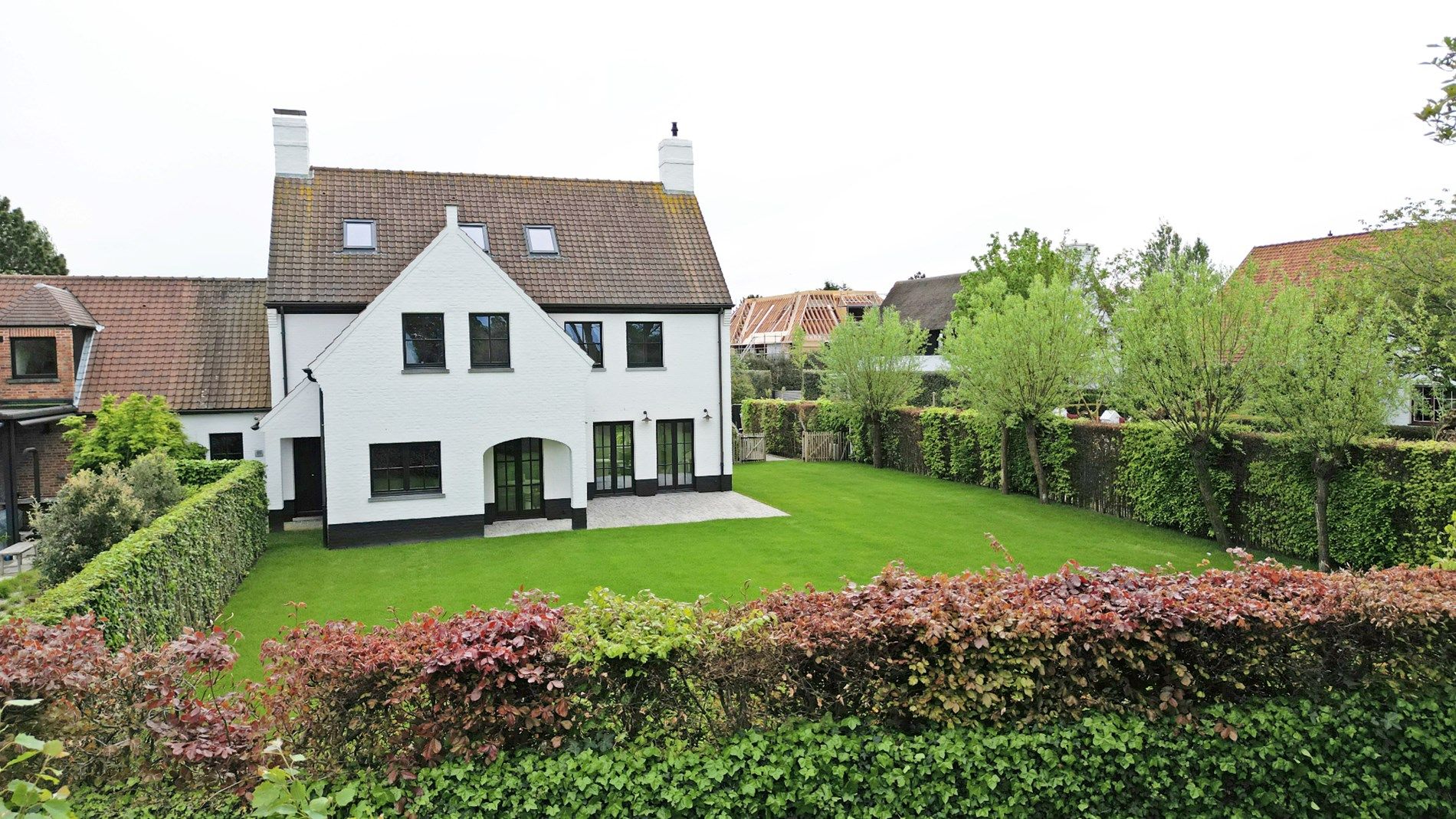 Magnifieke villa met zuidwest gerichte tuin, gerenoveerd 2024 foto 2