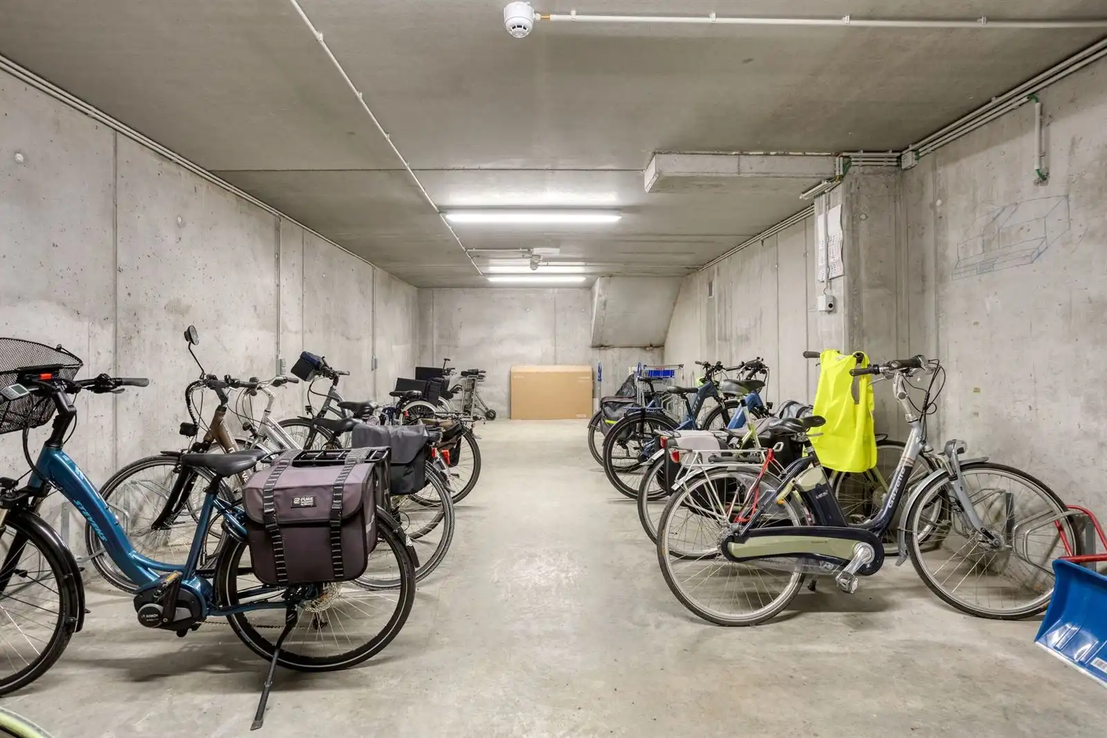 Lichtrijke serviceflat op de gelijkvloerse verdieping foto 21