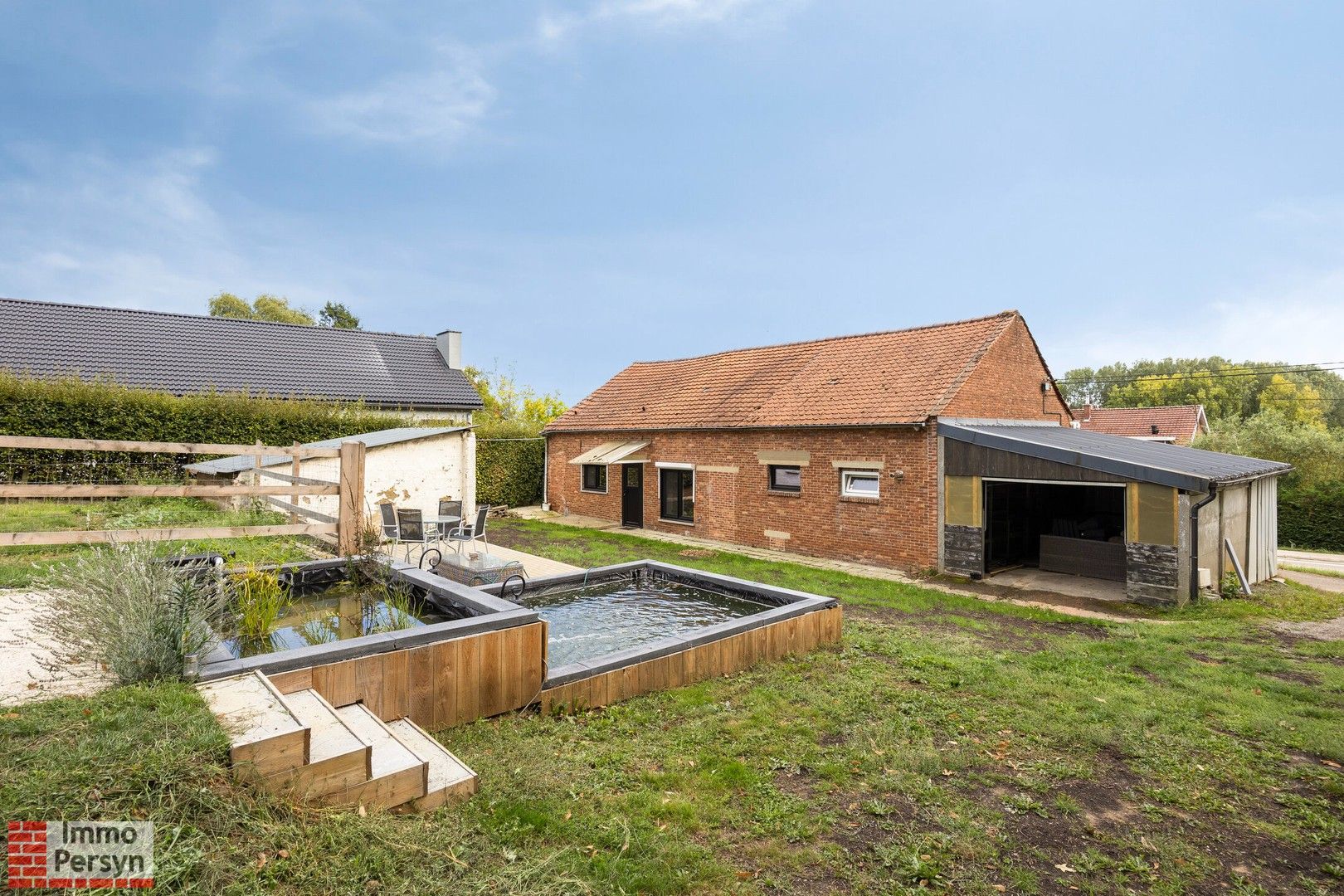 Hoofdfoto van de publicatie: Grotendeels gerenoveerde woning met ruime tuin op 17a75ca