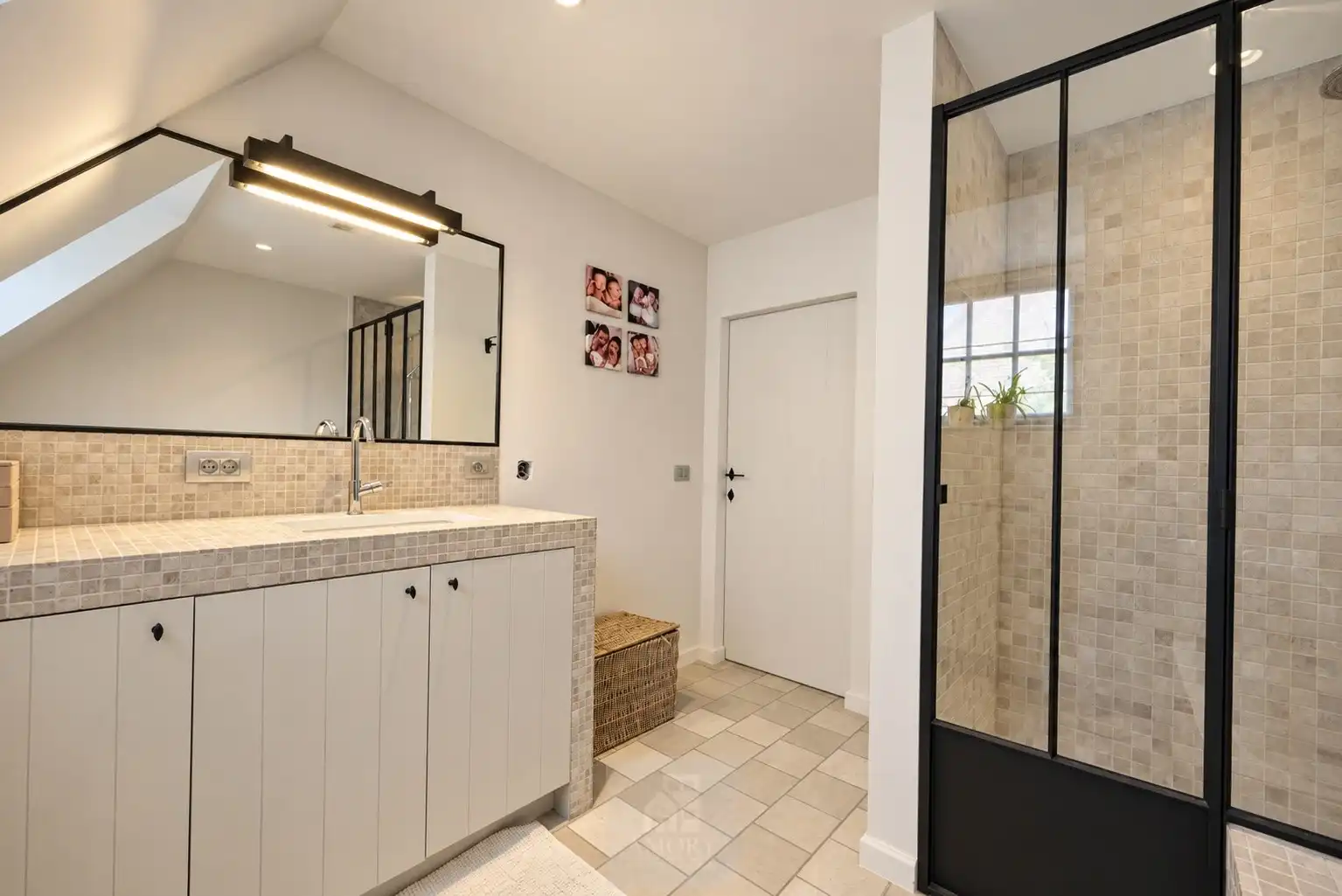 Hoogwaardig gerenoveerde villa op ruim perceel met uniek bijgebouw foto 26