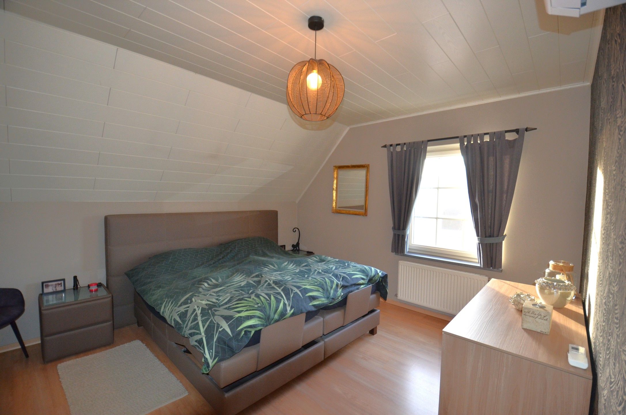 Leuke halfopen bebouwing met drie slaapkamers foto 18