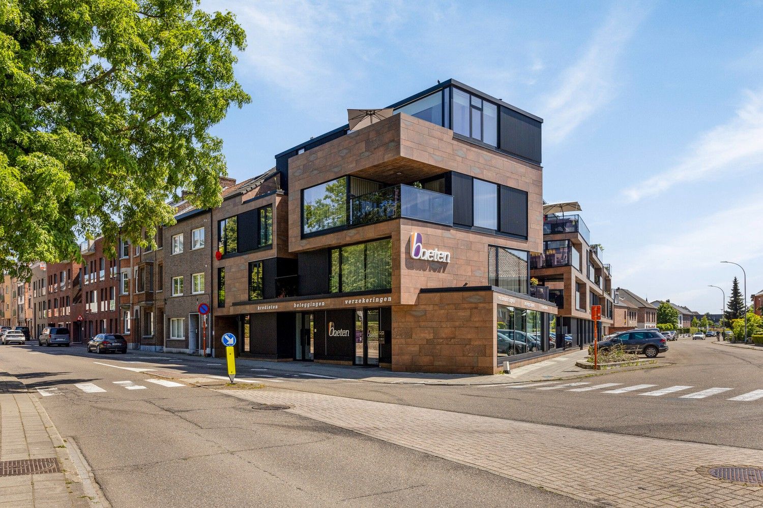 Modern appartement met ruim terras in centrum Sint-Truiden foto {{pictureIndex}}