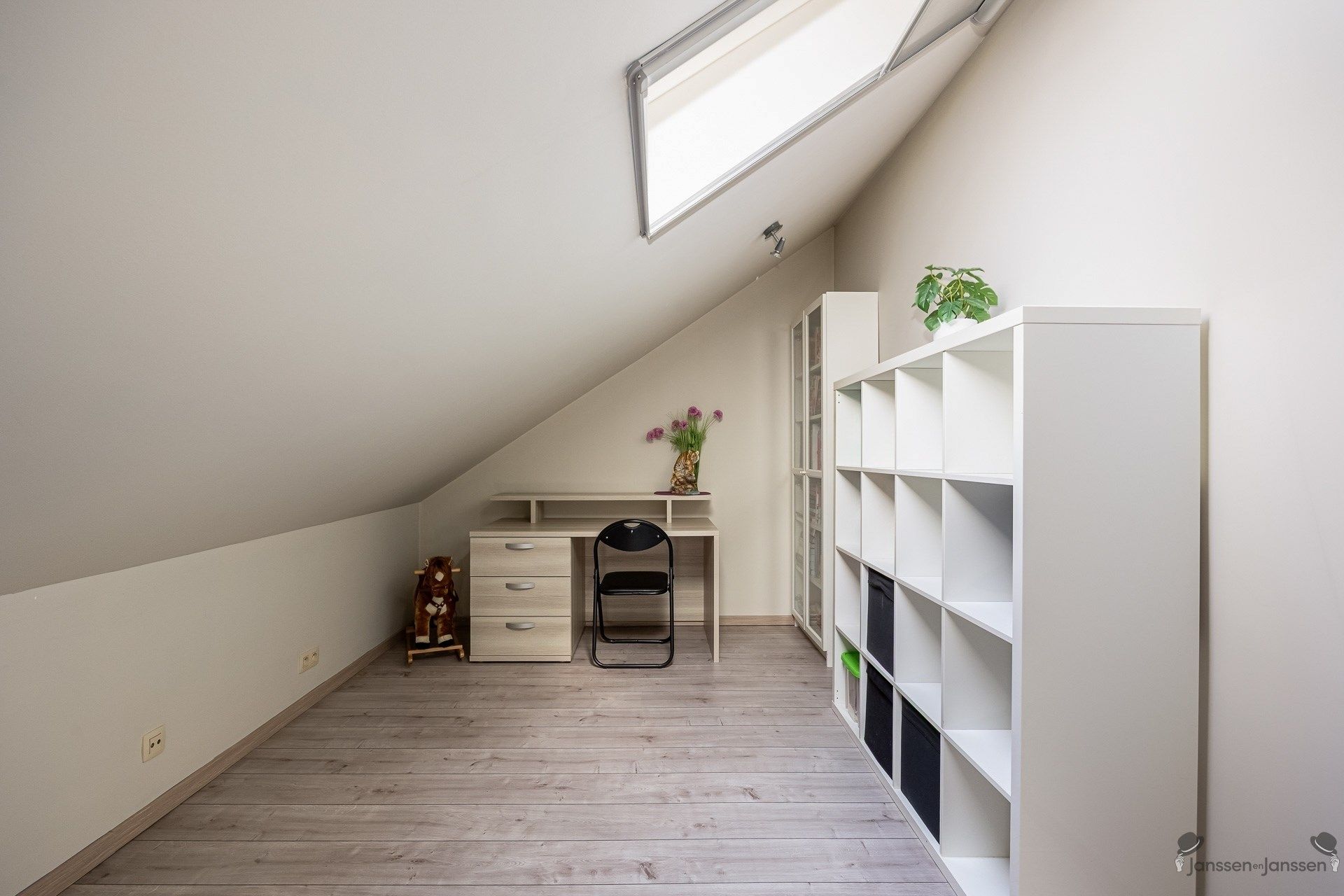 Ruime laagbouw woning met 4 slaapkamers, tuin en garage in hartje Brasschaat foto 11