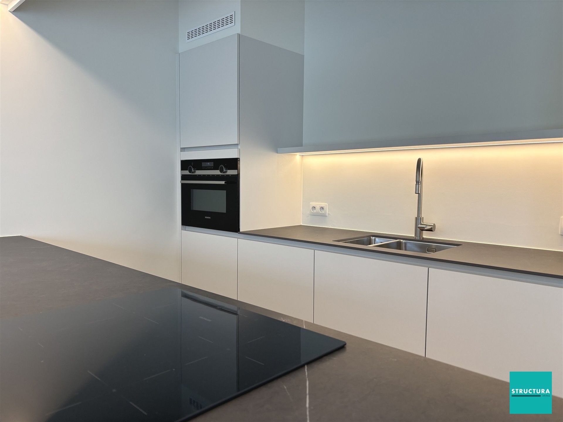 Ruim nieuwbouw appartement met tuin en staanplaats foto 6
