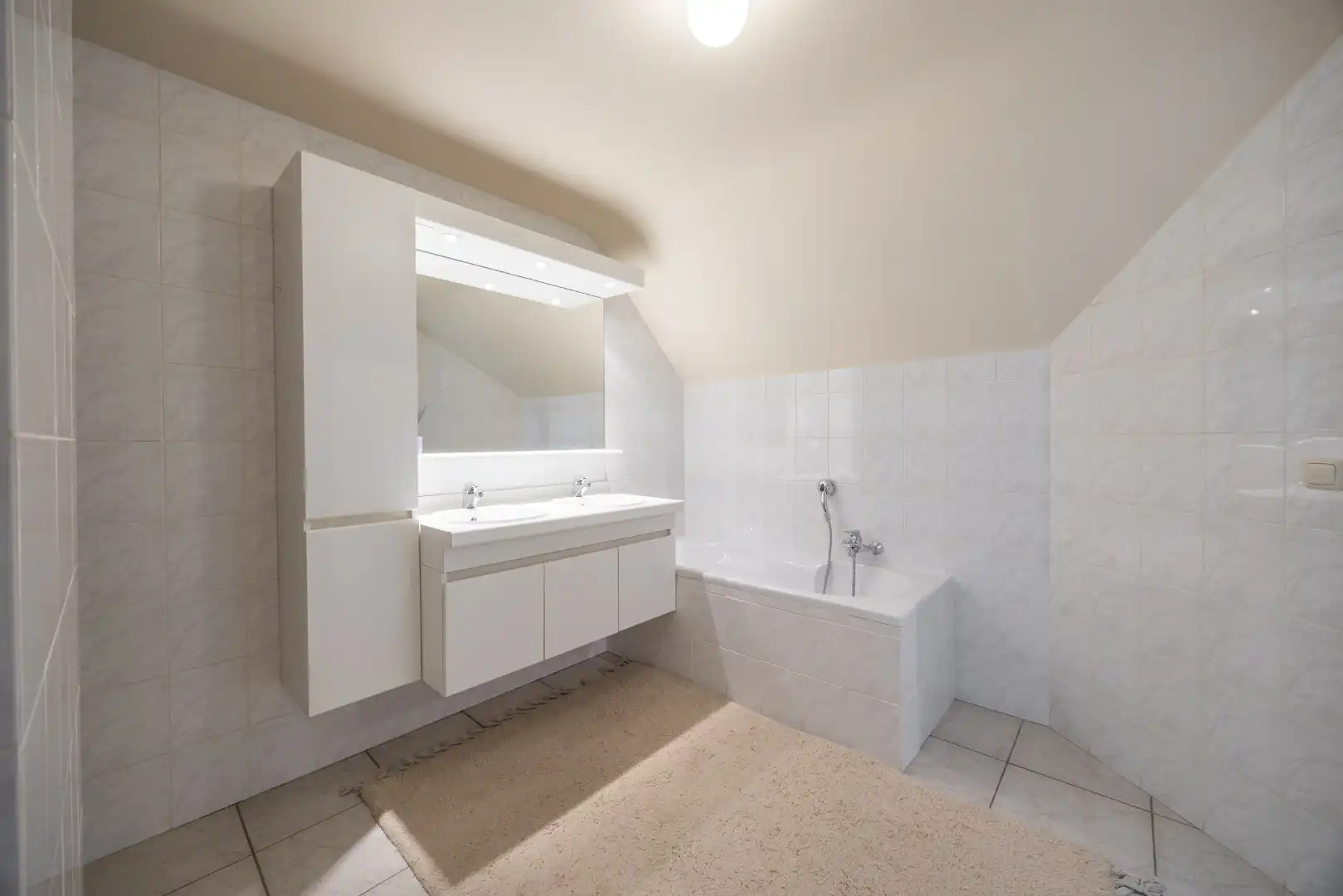 Instapklaar appartement te koop! foto 19