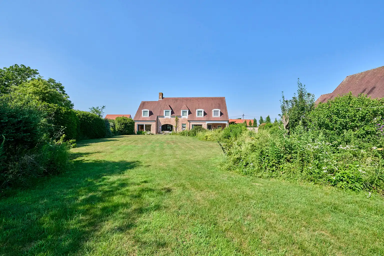 Exclusieve villa met bijgebouwen op 6.660m² grond foto 25