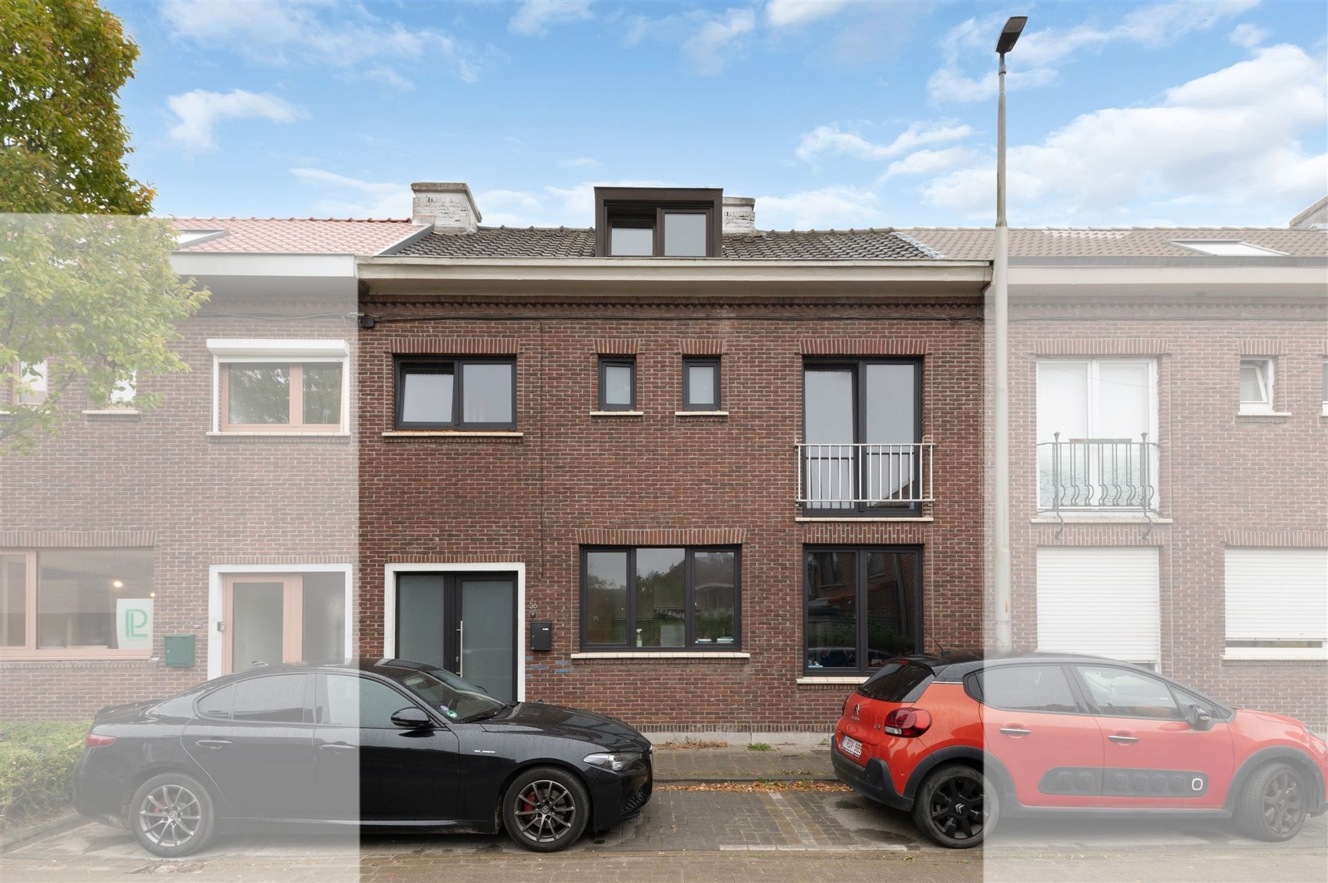 Te renoveren woning met tuin en 3 slaapkamers in Gent! foto {{pictureIndex}}