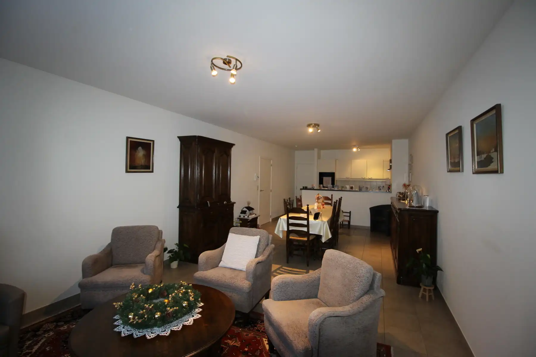 Recent appartement op de benedenverdieping met tuin en garage. foto 3