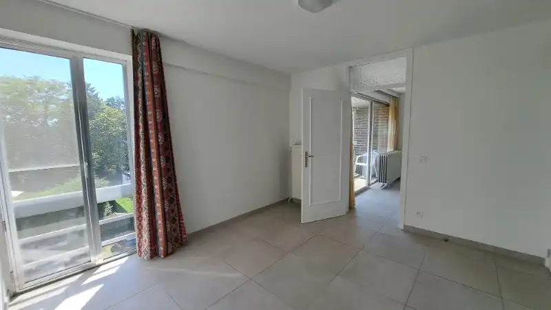 Gerenoveerde SERVICEFLAT met TERRAS en STANDPLAATS te koop in Assebroek Brugge foto 6