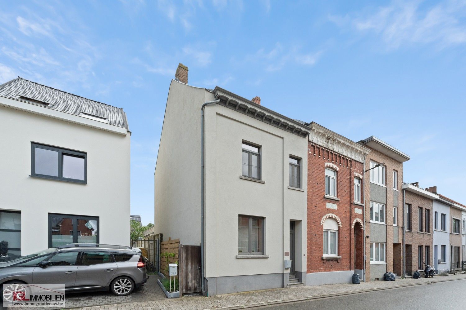Warme en instapklare gezinswoning met tuin in Lembeek foto {{pictureIndex}}