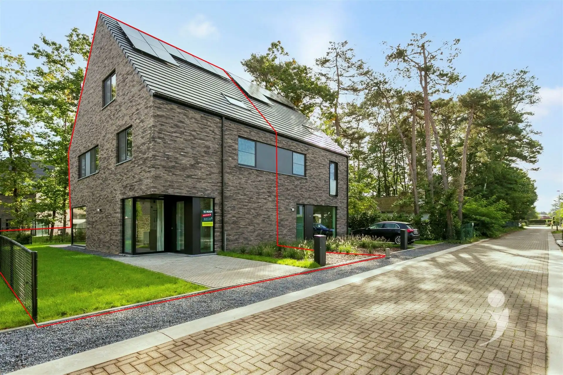 Moderne, halfopen BEN woning in groene, rustige omgeving foto {{pictureIndex}}