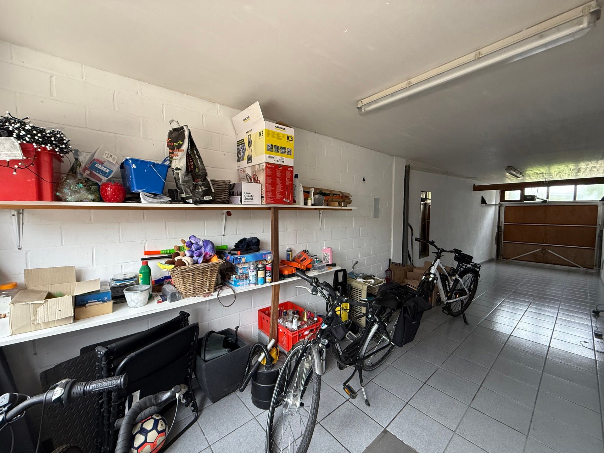 BURST - Ruime woning met garage. foto 20