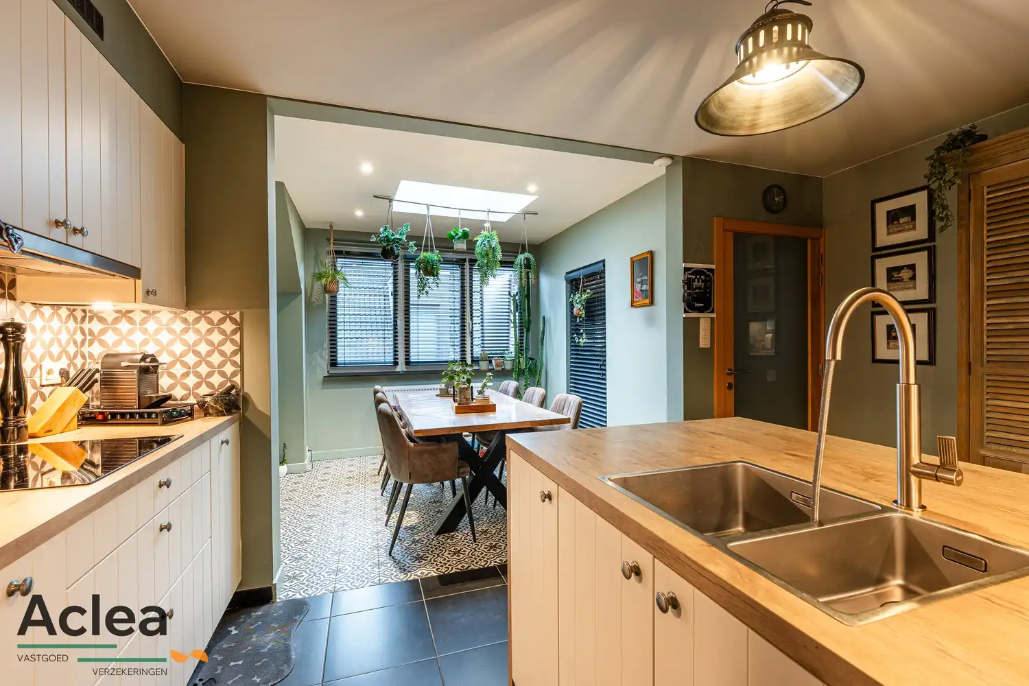 Smaakvol, ruim appartement met garage foto 3