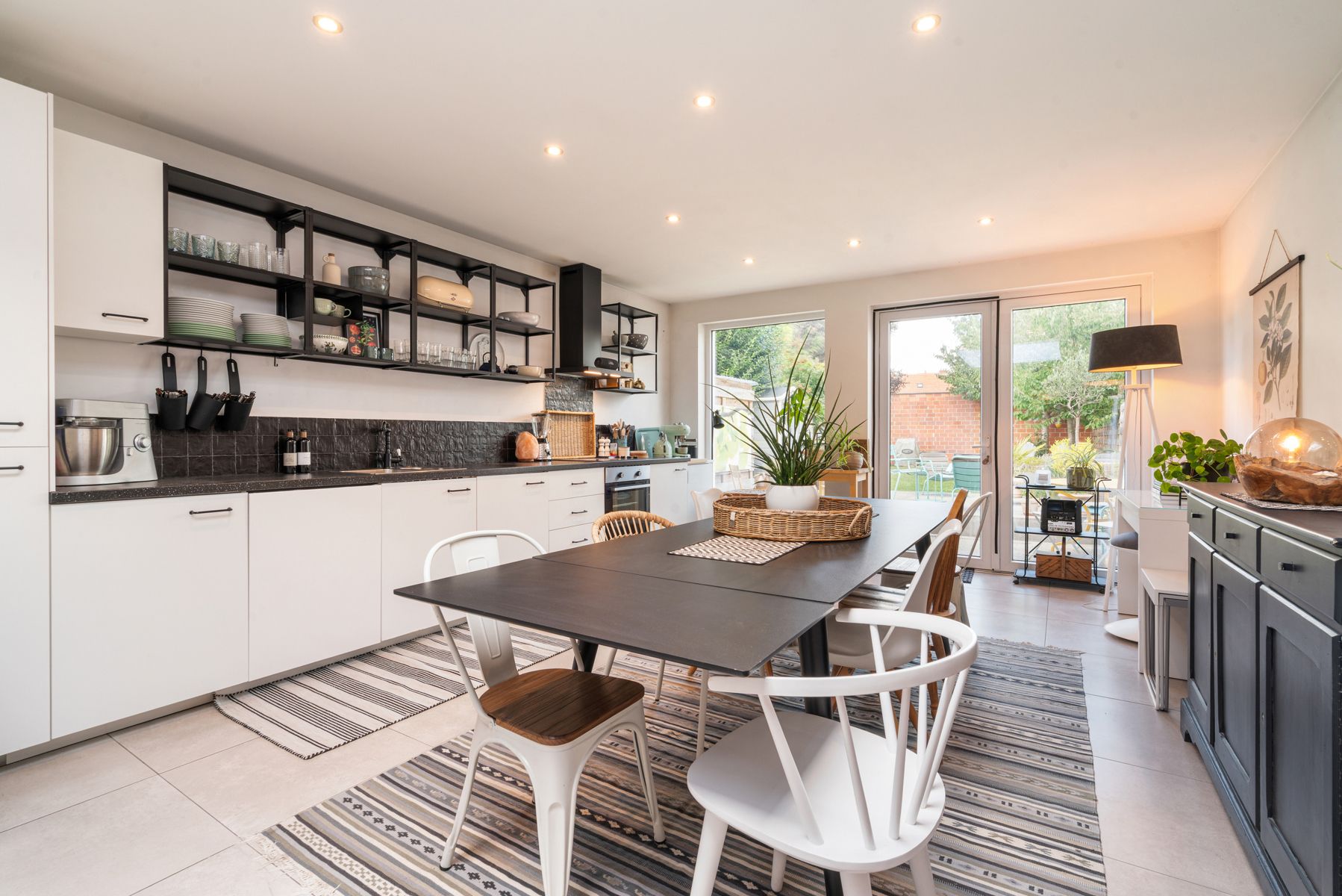 Volledig gerenoveerde rijwoning met stadstuin in Aalst foto 12