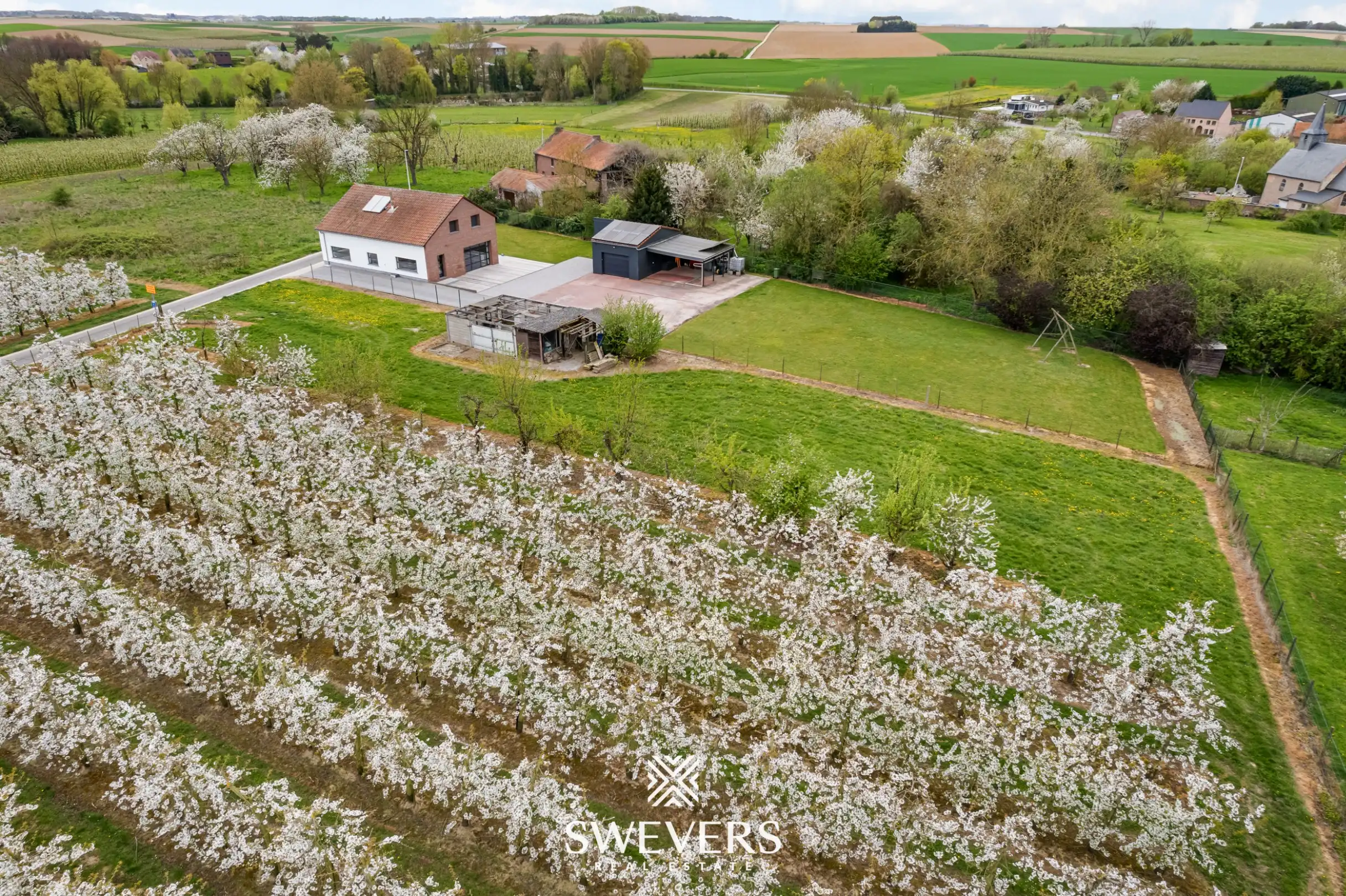 Instapklare open bebouwing met ruime tuin en prachtig uitzicht tussen de boomgaarden in Gingelom foto 38