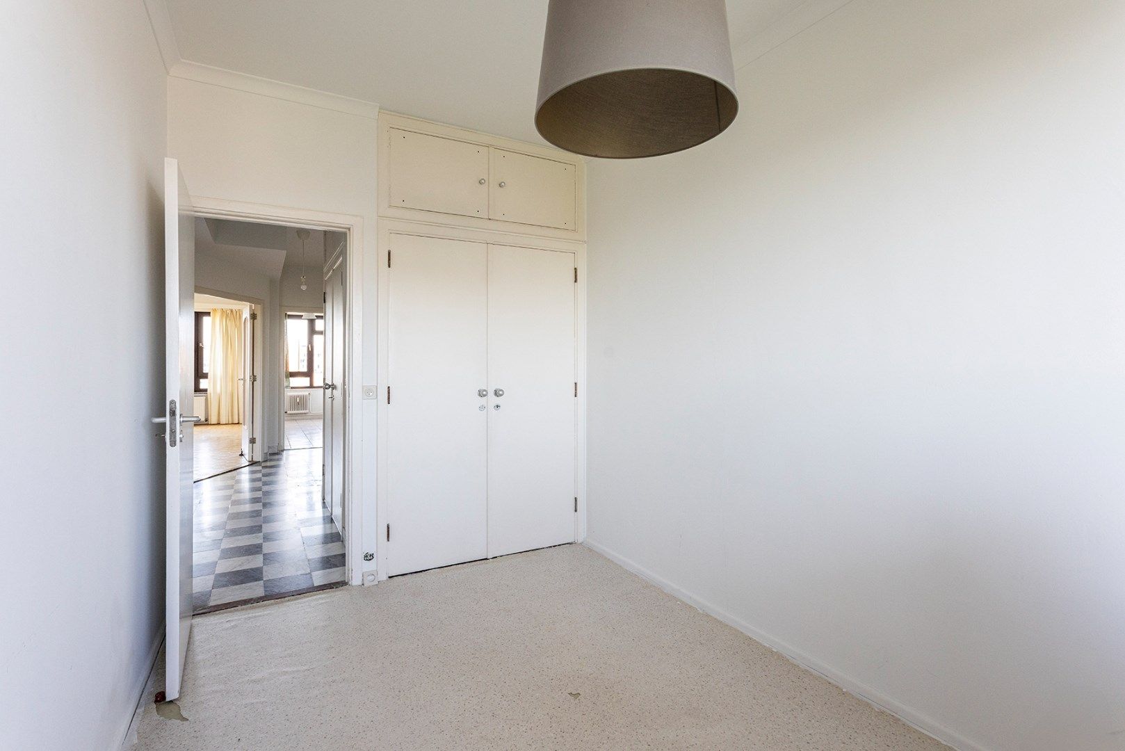 Te renoveren appartement met 2 slpk en terras! foto 13
