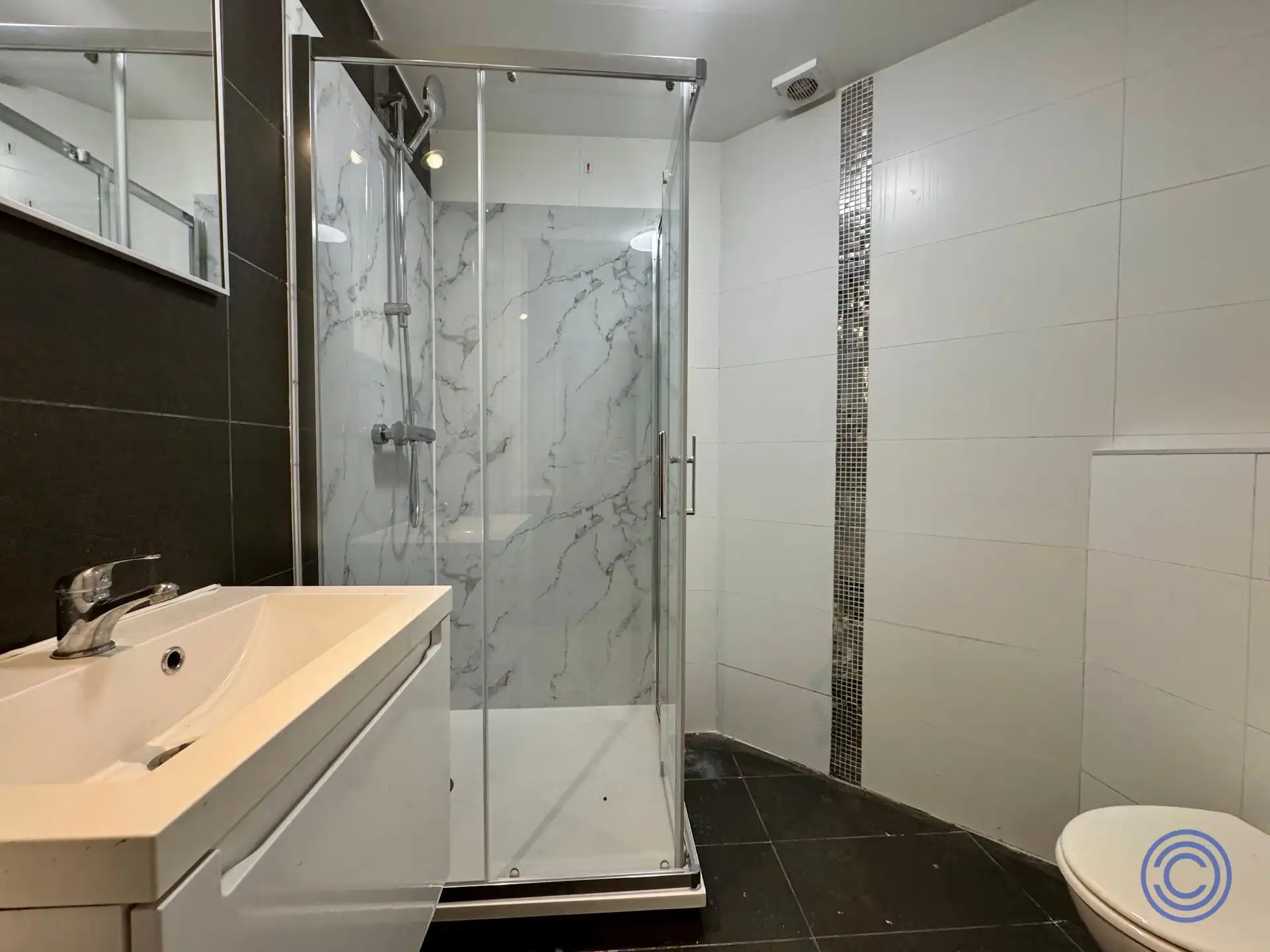 Ruime duplex met 2 slaapkamers in centrum Antwerpen! foto 7