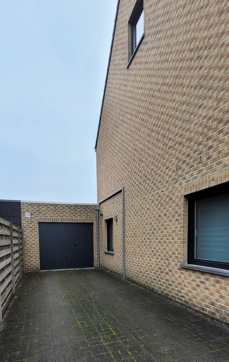 Modern energiezuinige halfopen huis met 4 slaapkamers, voor- en achtertuin in een kindvriendelijke buurt, biedt de perfecte combinatie van rust, veiligheid en kortbij het centrum foto 39