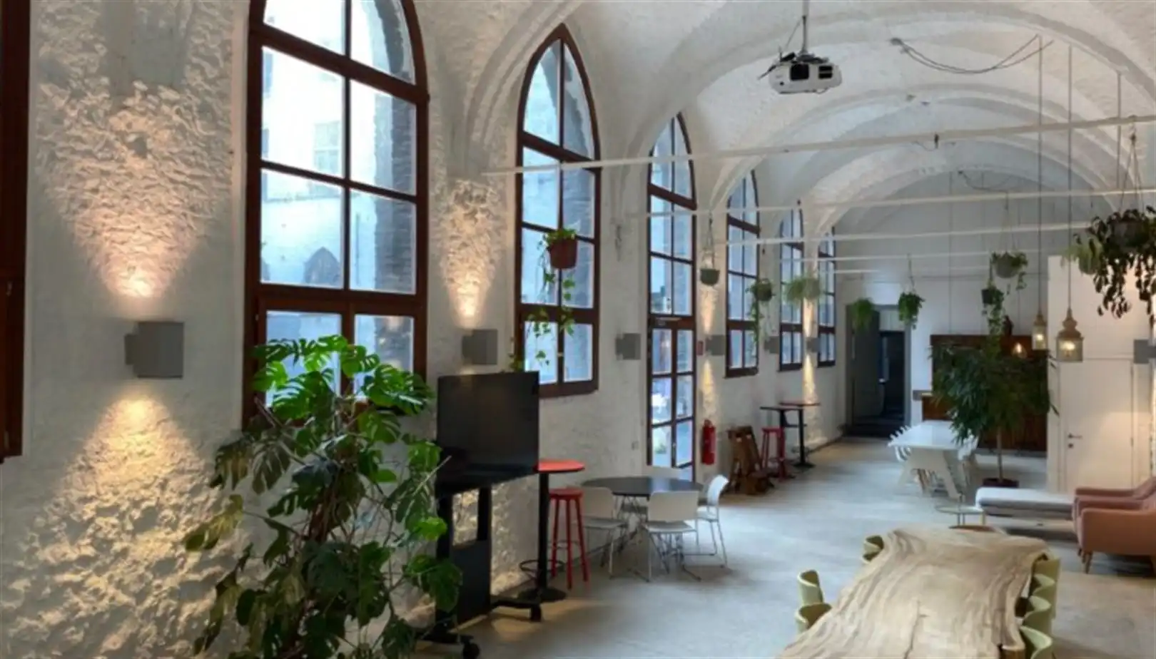 Unieke kantoren te huur in voormalig klooster foto 11