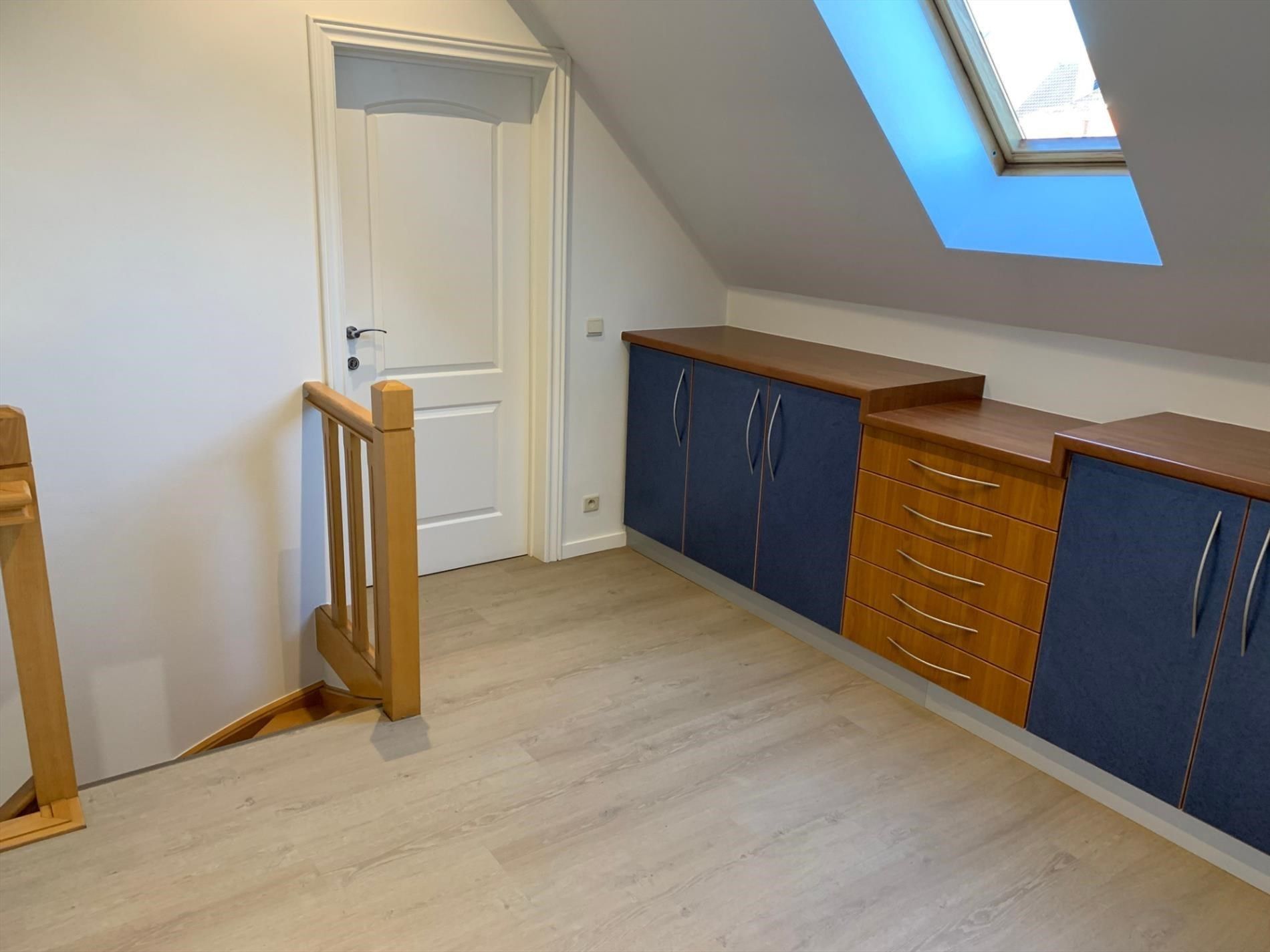 VERZORGD DUPLEX-APPARTEMENT MET EEN RUIME  SLAAPKAMER EN AUTOSTANDPLAATS IN HET MOOIE ZUTENDAAL !  foto 7