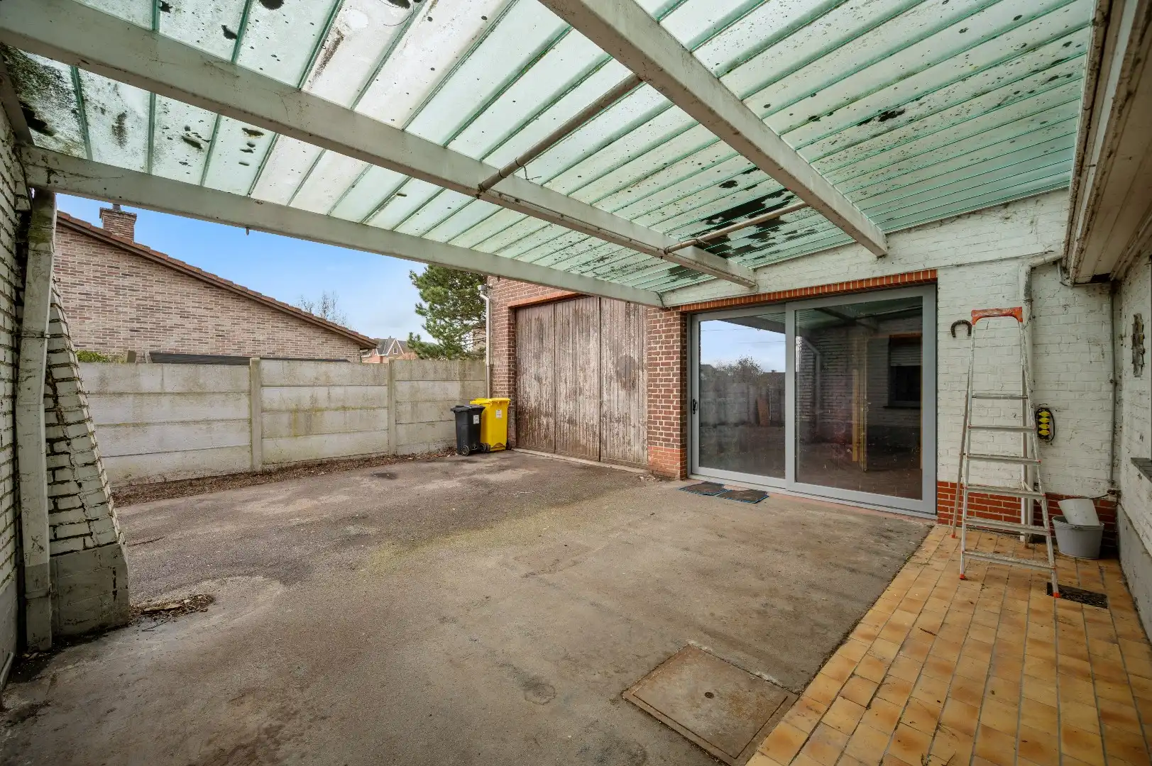 Op te frissen open bebouwing met veel ruimte en potentieel foto 24