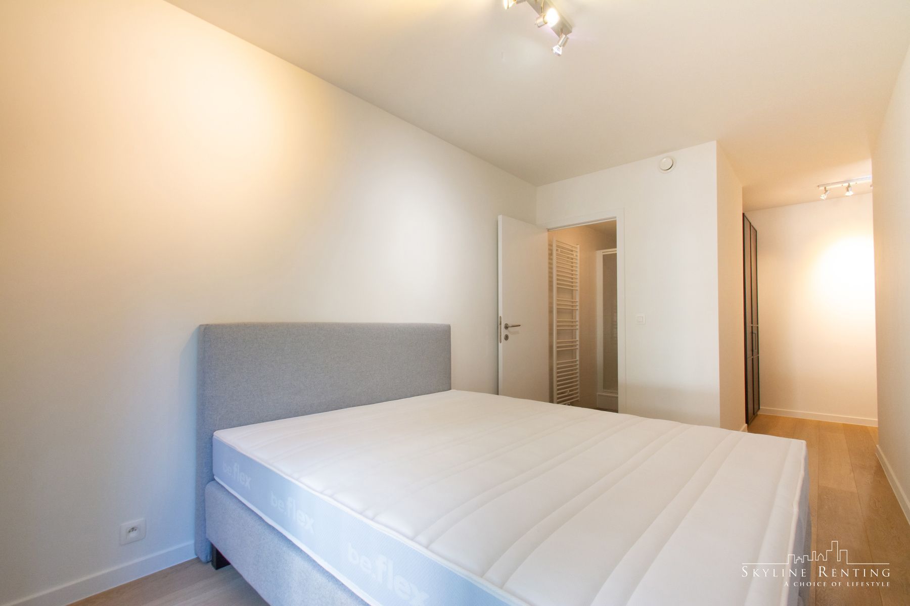  Mooie duplex 4k. + terras en TUIN (Europese wijk) foto 17