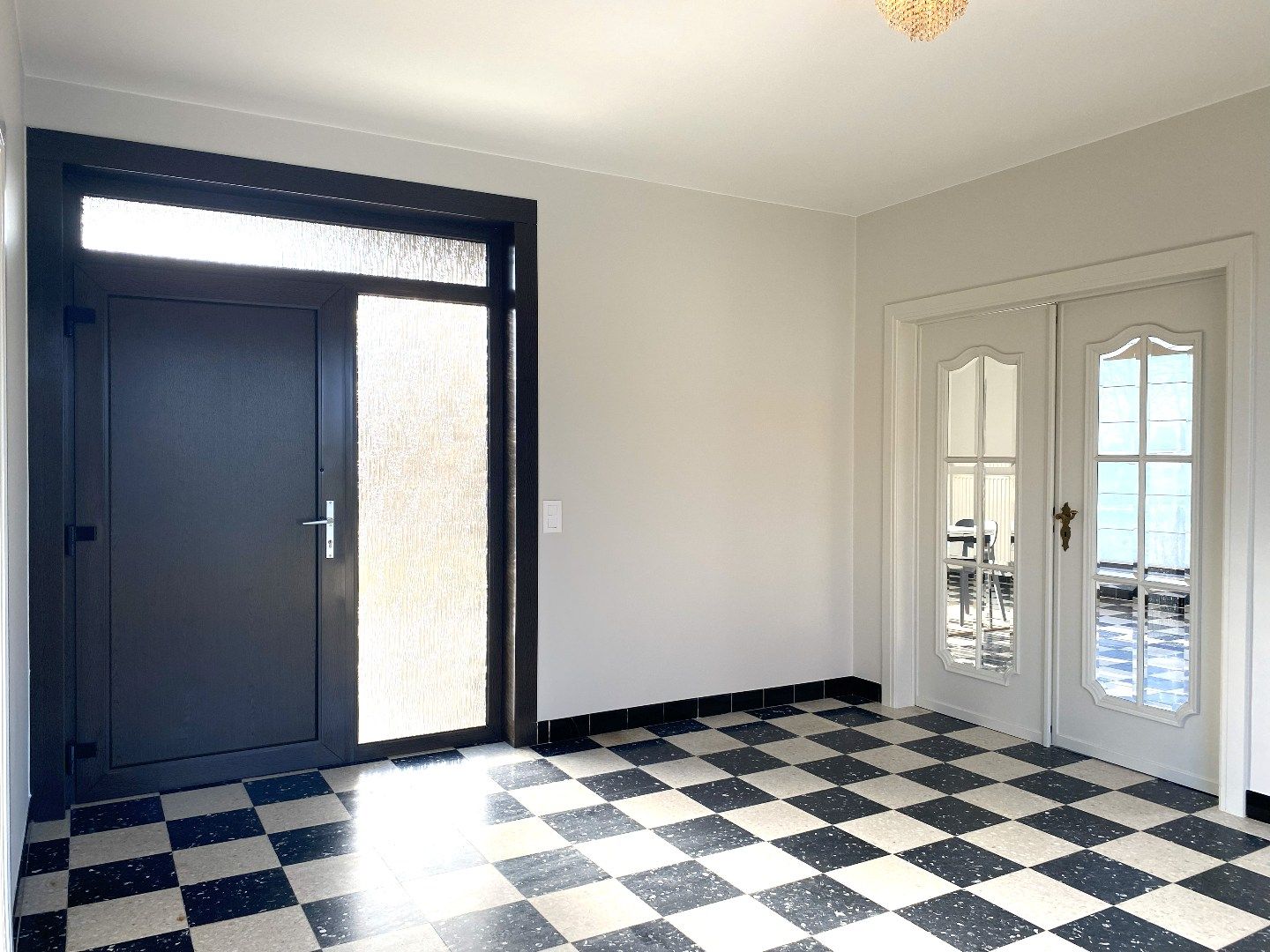 ALLEENSTAANDE WONING MET 2 SLPKS | MET OPSLAGRUIMTE 150 m² foto 2