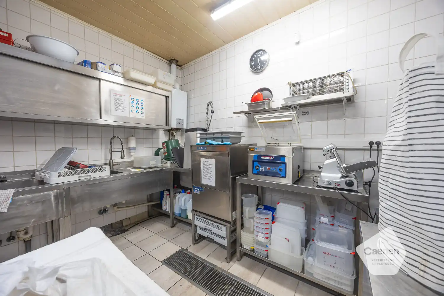 Handelspand met woonst in centrum van Westende foto 14