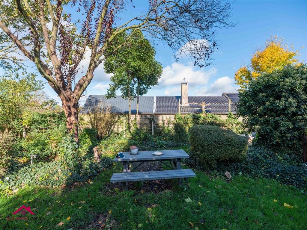 Vrijstaande woning op ruim perceel foto 39