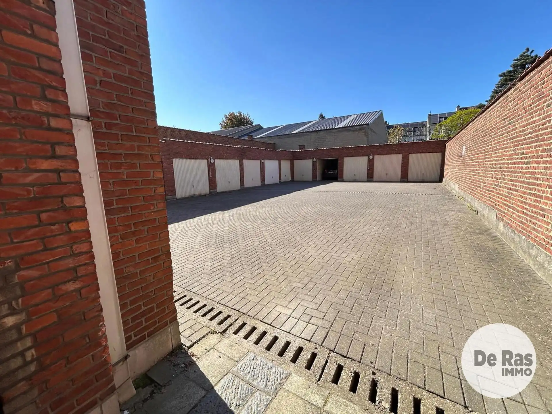 AALST- Gesloten hoekgarage/ garagebox met extra ruimte! foto 7