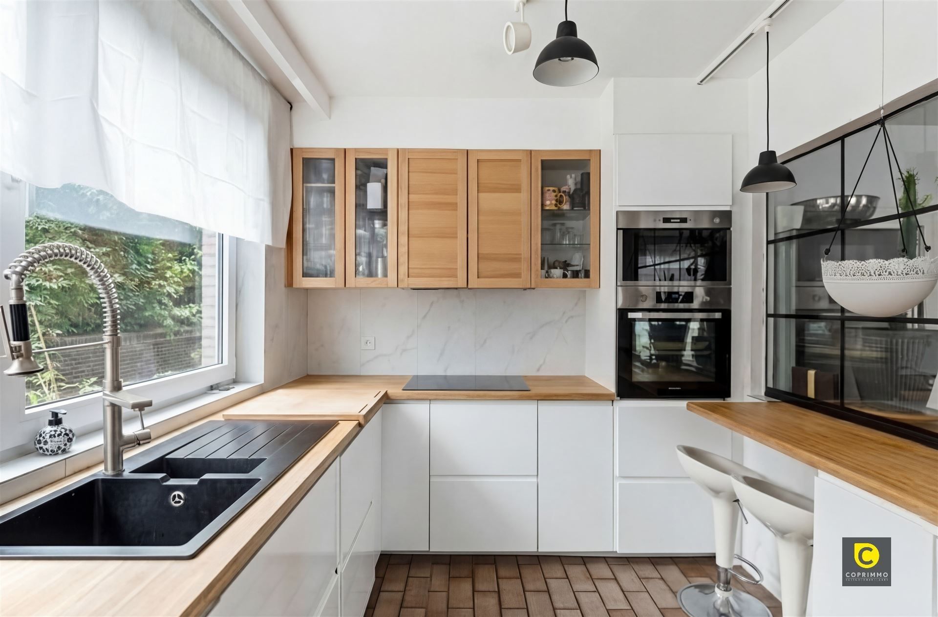 Gelijkvloers app. 190 m² met  4 slk foto 3