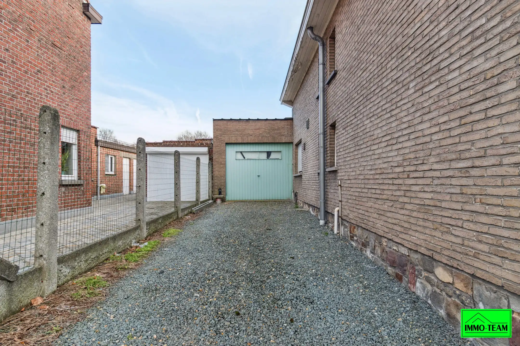 Te renoveren 4-gevel woning met garage en tuin foto 23