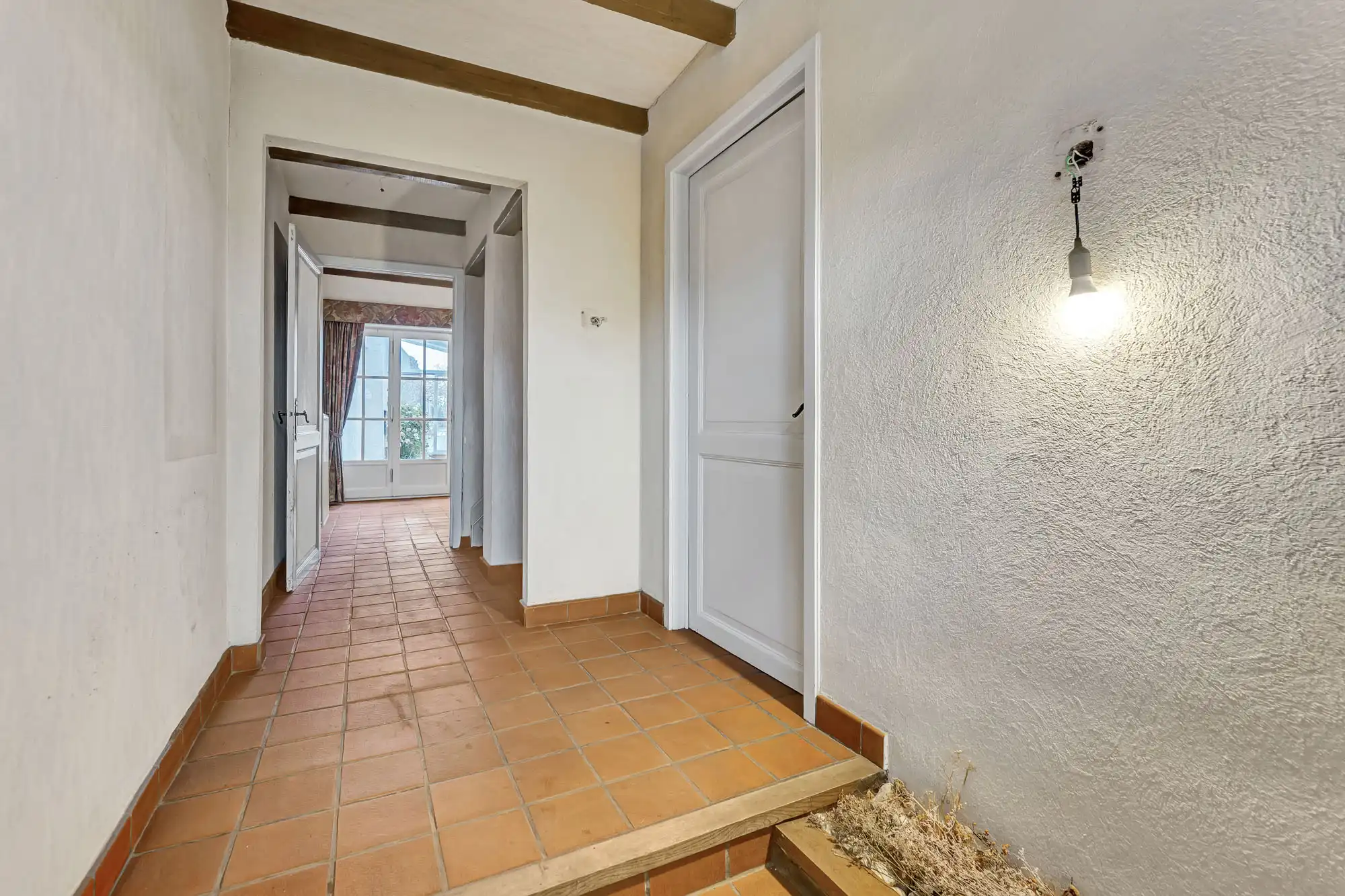 Charmante rijwoning met tuin, garage en parkeerplaats foto 3