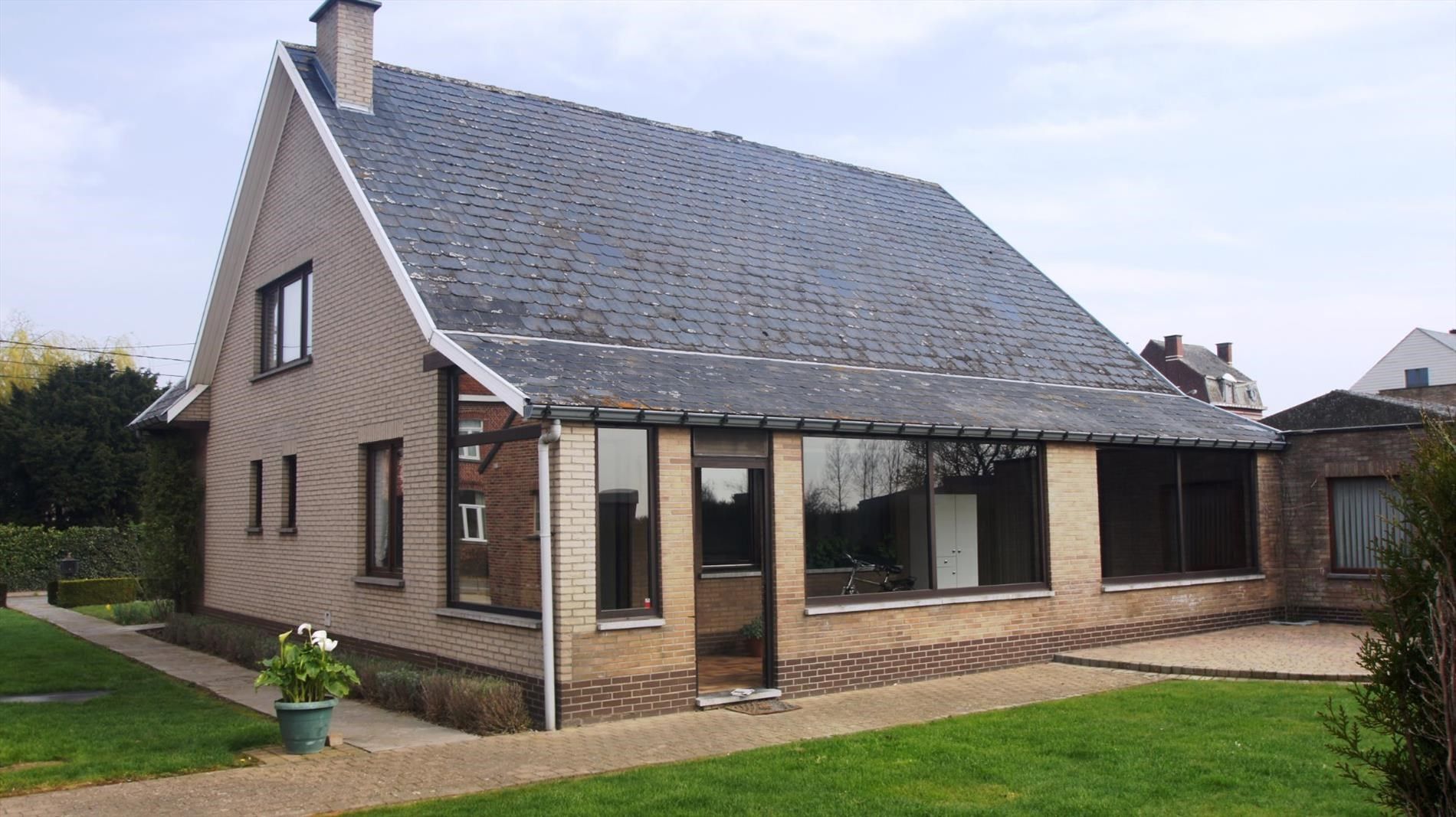 Ruime woning met 2 slpks en mooie tuin foto 11