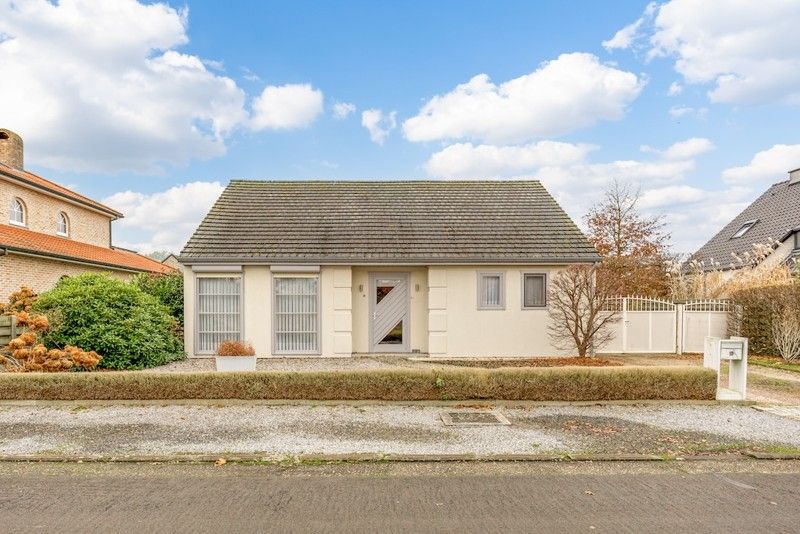 Gelijkvloers huis met 2 slaapkamers en grote zolder in charmante woonstraat foto 2