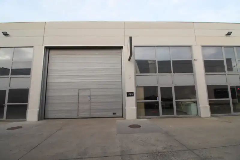 Commercieel te huur Diksmuidesteenweg 17b/3 - 8830 Hooglede