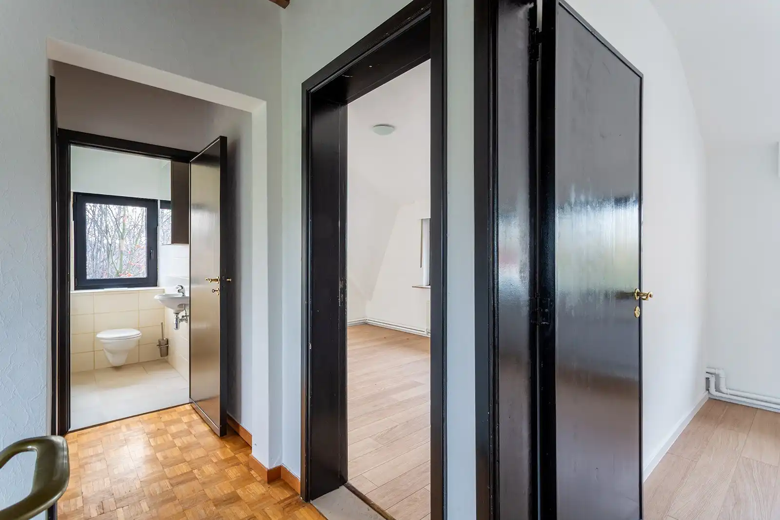 Uniek domein met villa, magazijn en uitgestrekte gronden foto 21