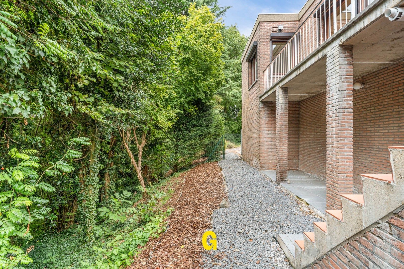 Vrijstaande woning met uitgesproken karakter op een uitstekende locatie in hartje Bilzen, op 11a 23ca foto 24
