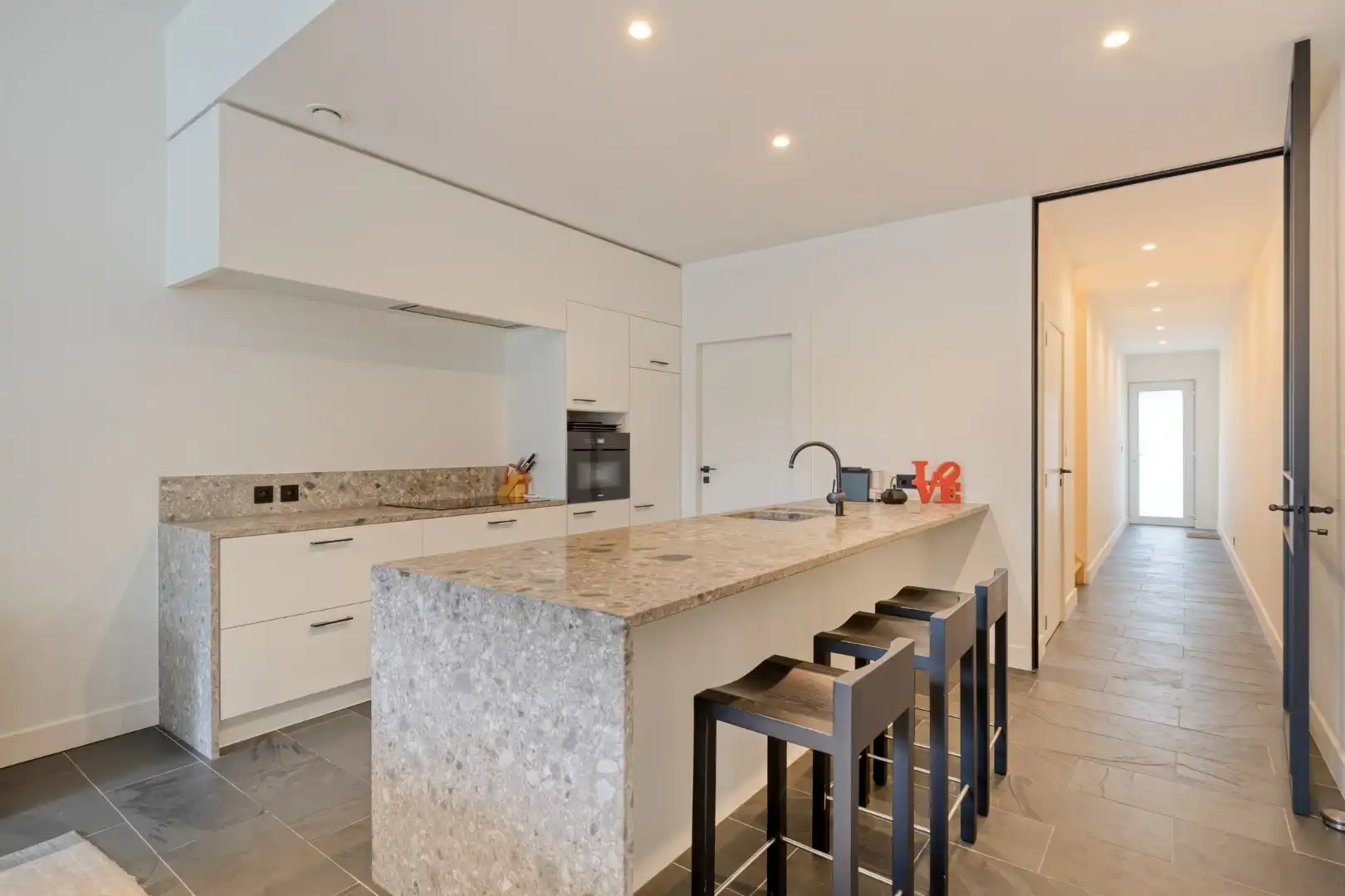 ENERGIEZUINIGE-INSTAPKLARE woning met GARAGE foto 4