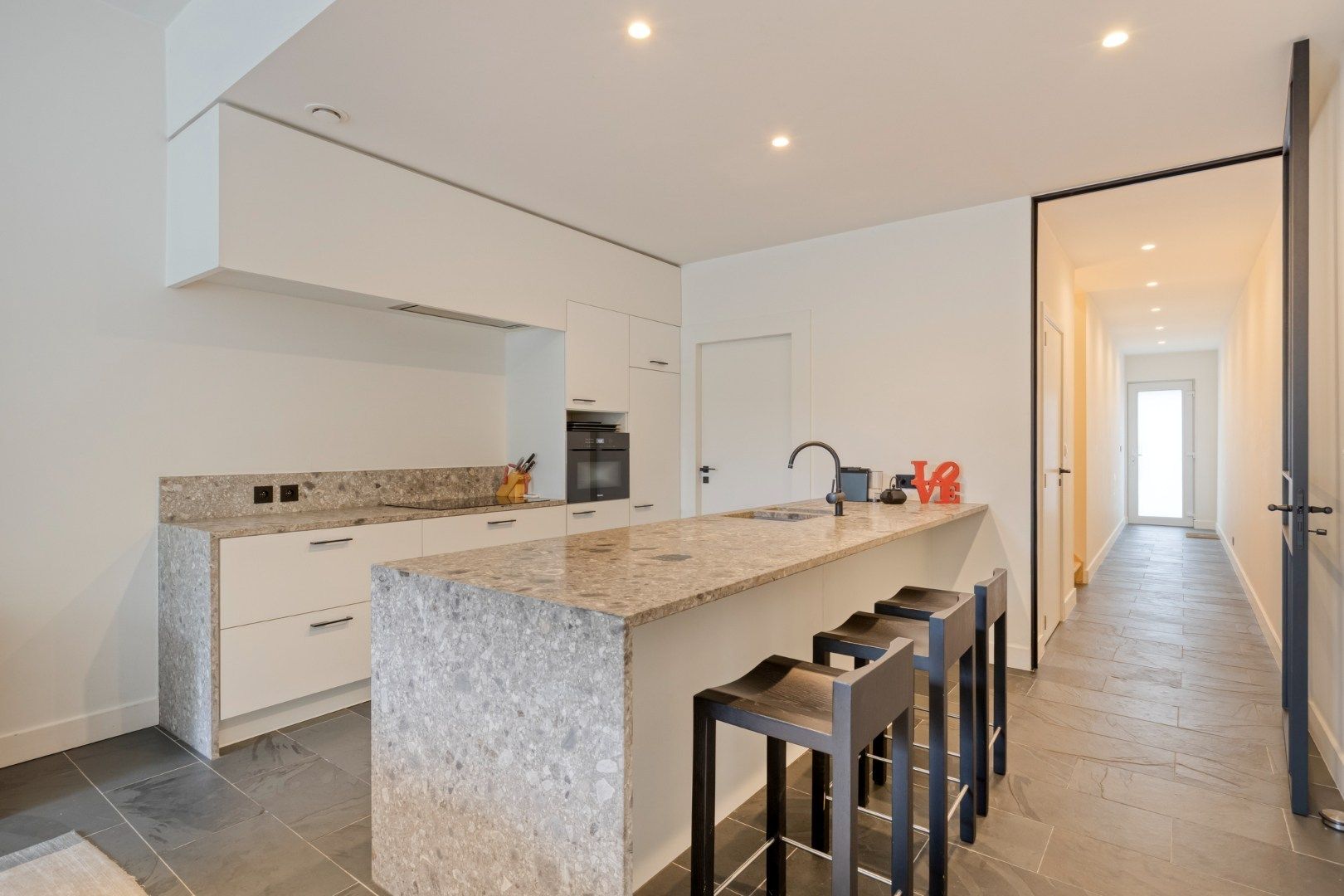 ENERGIEZUINIGE-INSTAPKLARE woning met GARAGE foto 4